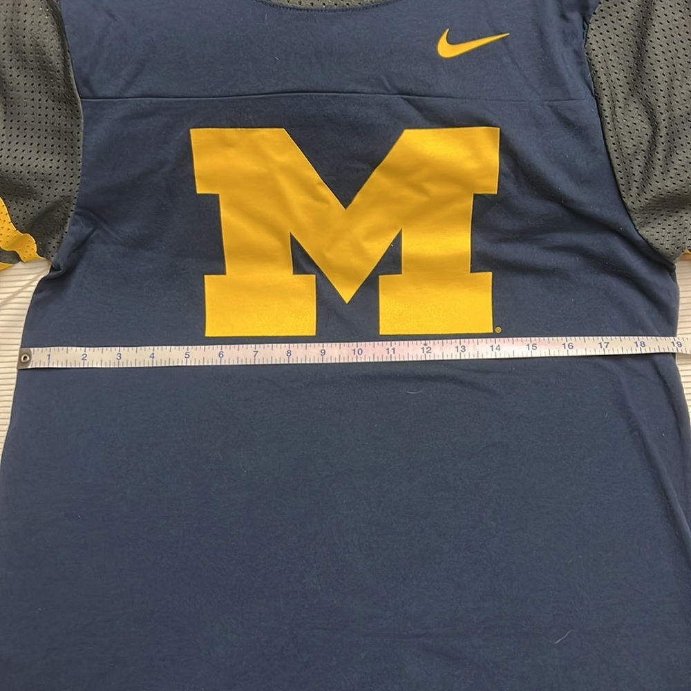 Women’s Nike Michigan Short Sleeve Shirt - Picture 5 of 5